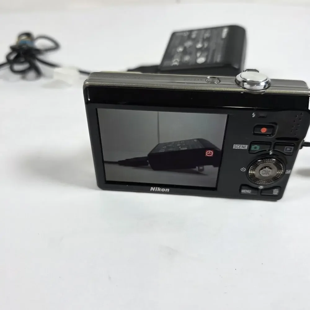 Nikon Coolpix S6000 14.2MP Digital Camera Silver w/7x Zoom Bundle Tested